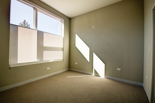 Foto del edificio - 851 W Grand Ave