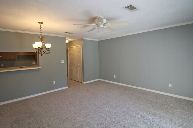 Foto del edificio - Northeast Pensacola 2BR Townhome with Private Patio, Partially Fenced Yard & Jack-and-Jill Bath