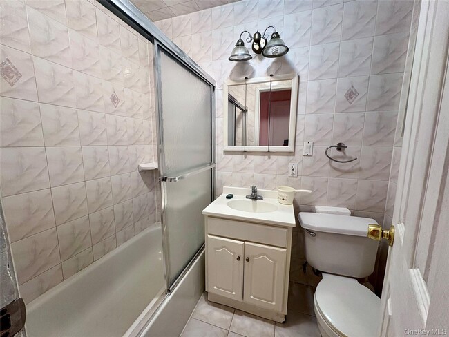 Foto del edificio - 36 Eldert Ln