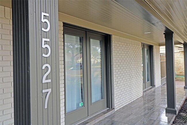 Building Photo - 5527 Valkeith Dr