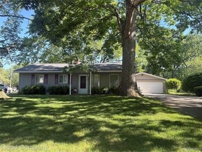 Building Photo - 6284 Woodsdale Dr
