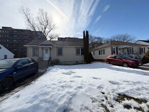 Building Photo - 360 Bartos Dr