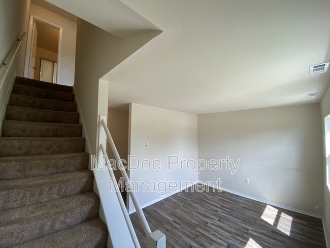 Building Photo - 729 Bellows Ave
