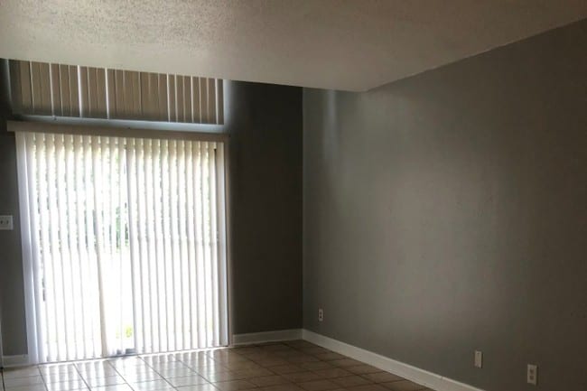 Living Room - 7720 E Kings Hwy