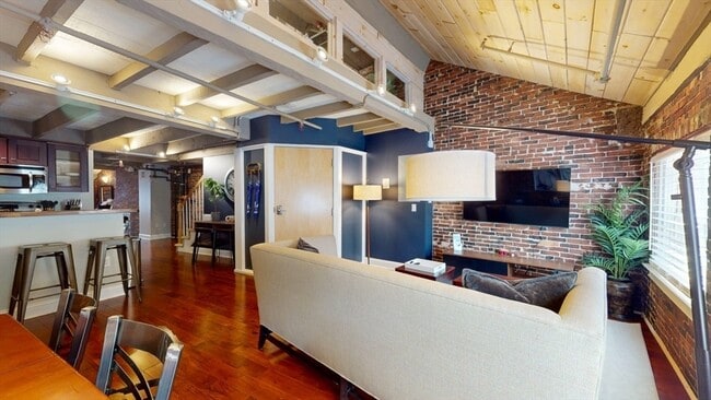 *Pictures are representative samples of the advertised unit. In some cases, the actual units you to - 15 Union St