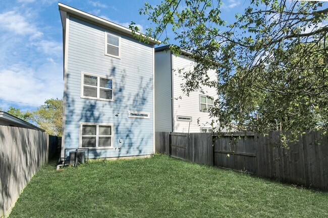 Foto del edificio - 3538 Noah St