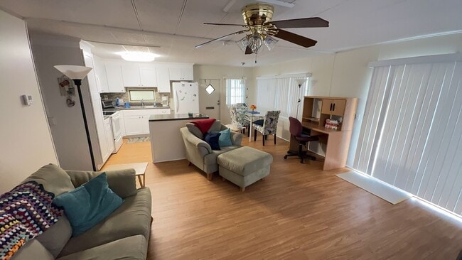 Building Photo - Beautiful 2 bedroom 2 bath mobile home for rent in 55+ community in south Tampa