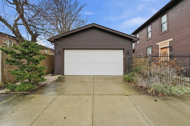 Foto del edificio - 905 McAllister Ave