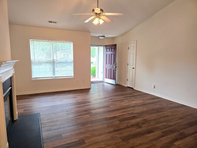 Foto del edificio - 2447 Mid Salem Dr