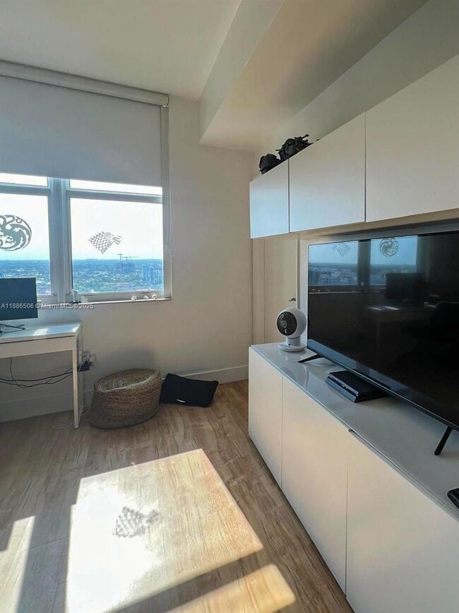 Foto del edificio - 3330 NE 190th St