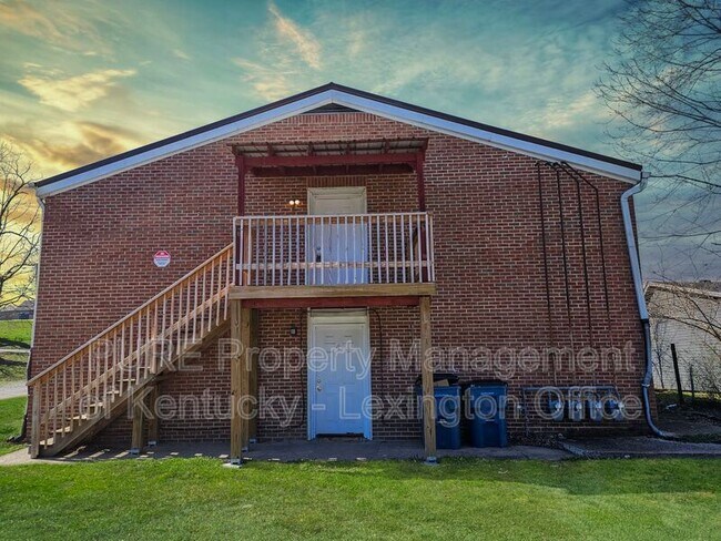 Building Photo - 427 Cardwell Ave