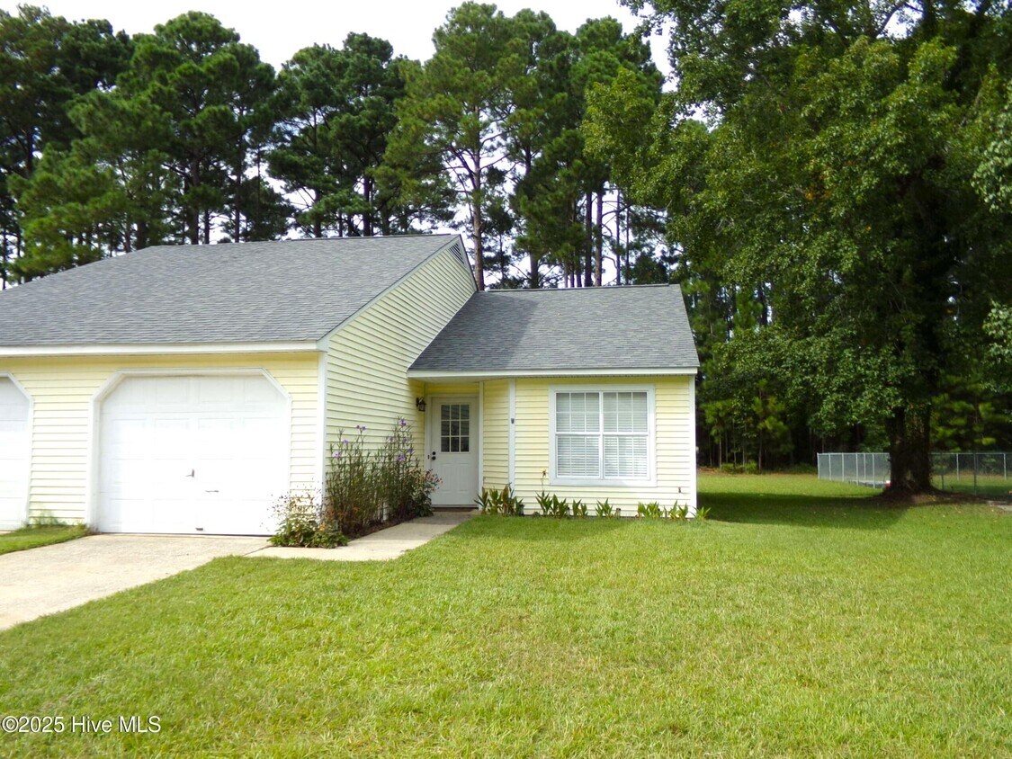 Primary Photo - 127 Village Ct