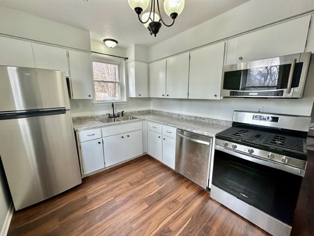 Kitchen - 6806 Urbandale Ave