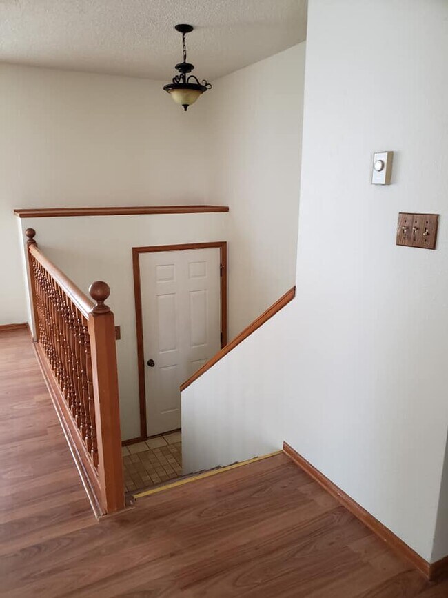 Foto del edificio - 1370 N Riverbend Dr