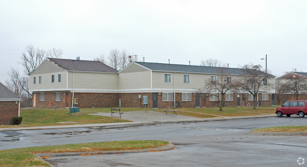 Building Photo - Mount Crest Court