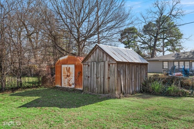 Building Photo - 3 bedroom 1 bath Southern Charm