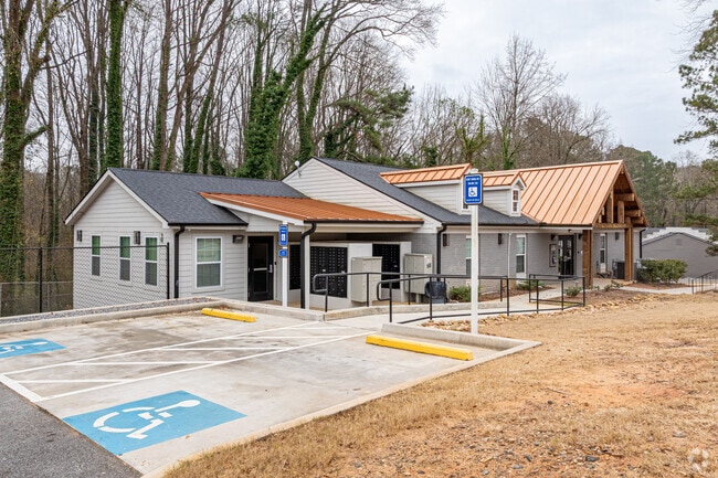 Leasing Office - London Townhomes