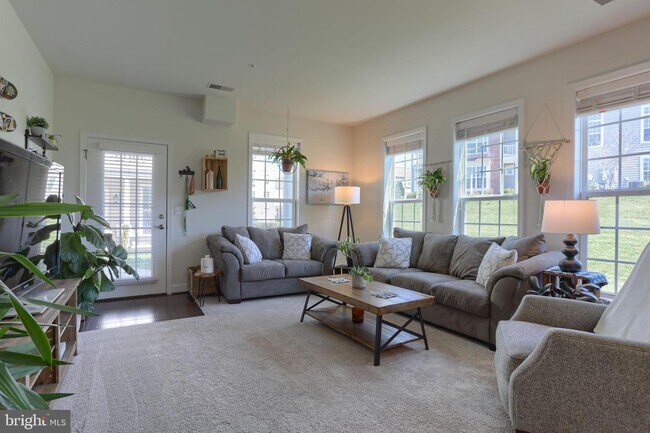 Building Photo - 670 Whitetail Dr