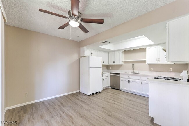 Foto del edificio - 6647 W Tropicana Ave