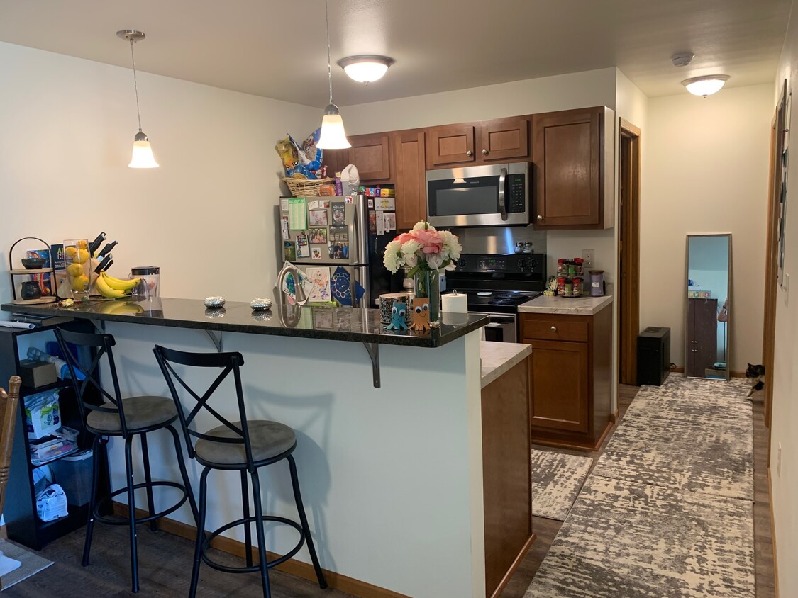 Granite Breakfast Bar! - Steeple View Apartments