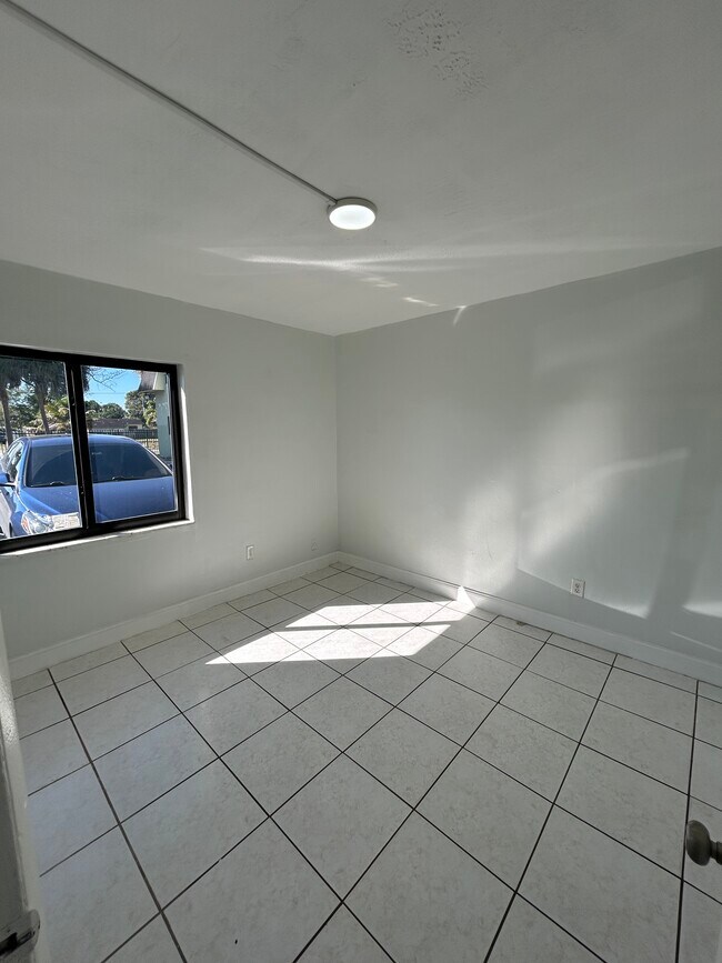 Building Photo - WEJ 13550 LLC - 18255