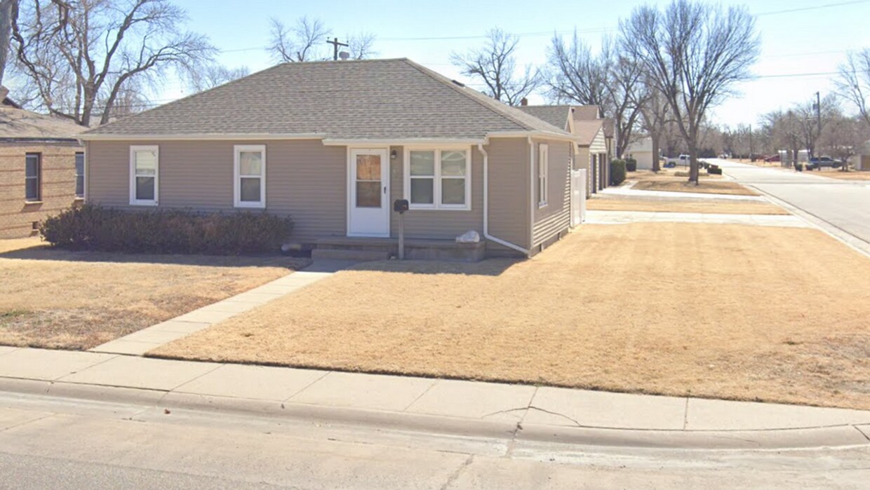 Primary Photo - 3 Bedroom, 1 bathroom House with Double De...