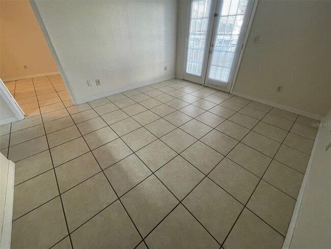 Building Photo - 2550 N Alafaya Trail
