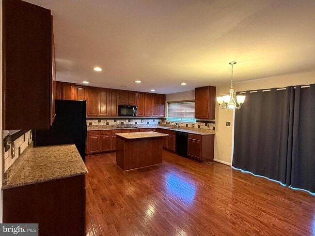 Building Photo - 18 Brushy Creek Cir