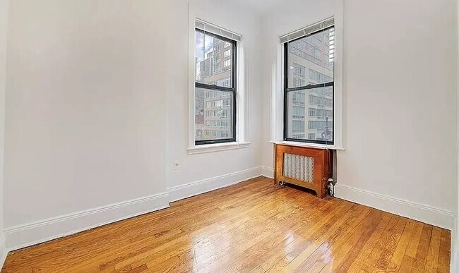 Foto del edificio - 301 E 53rd St