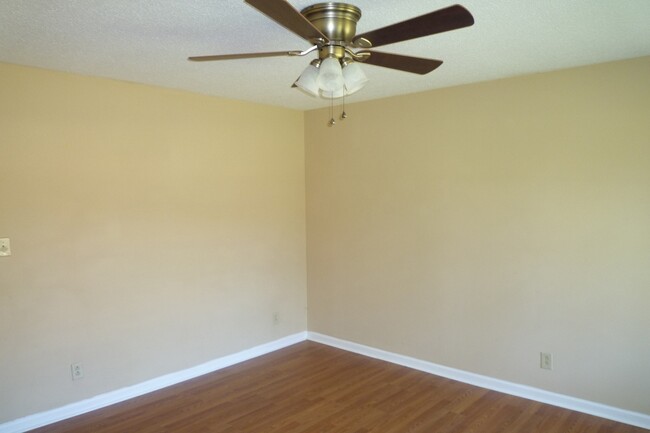 Building Photo - Coming Soon! Beautiful 3 Bedroom House in ...