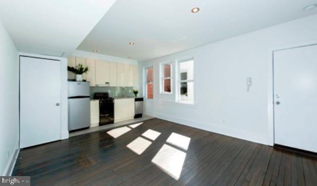 Building Photo - 926 O St NW