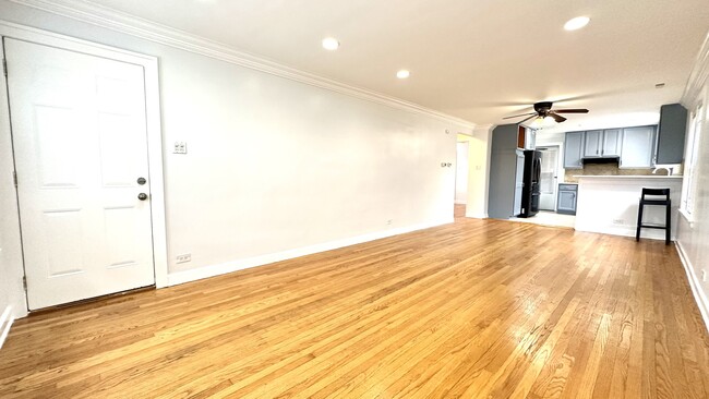 Foto del edificio - 6046 N Christiana Ave