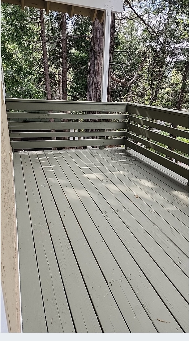 Huge balcony plus side yard - 22266 Crest Ln