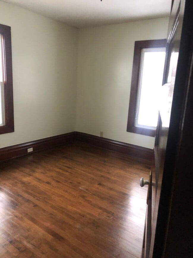 Building Photo - Beautiful 6br house with garage