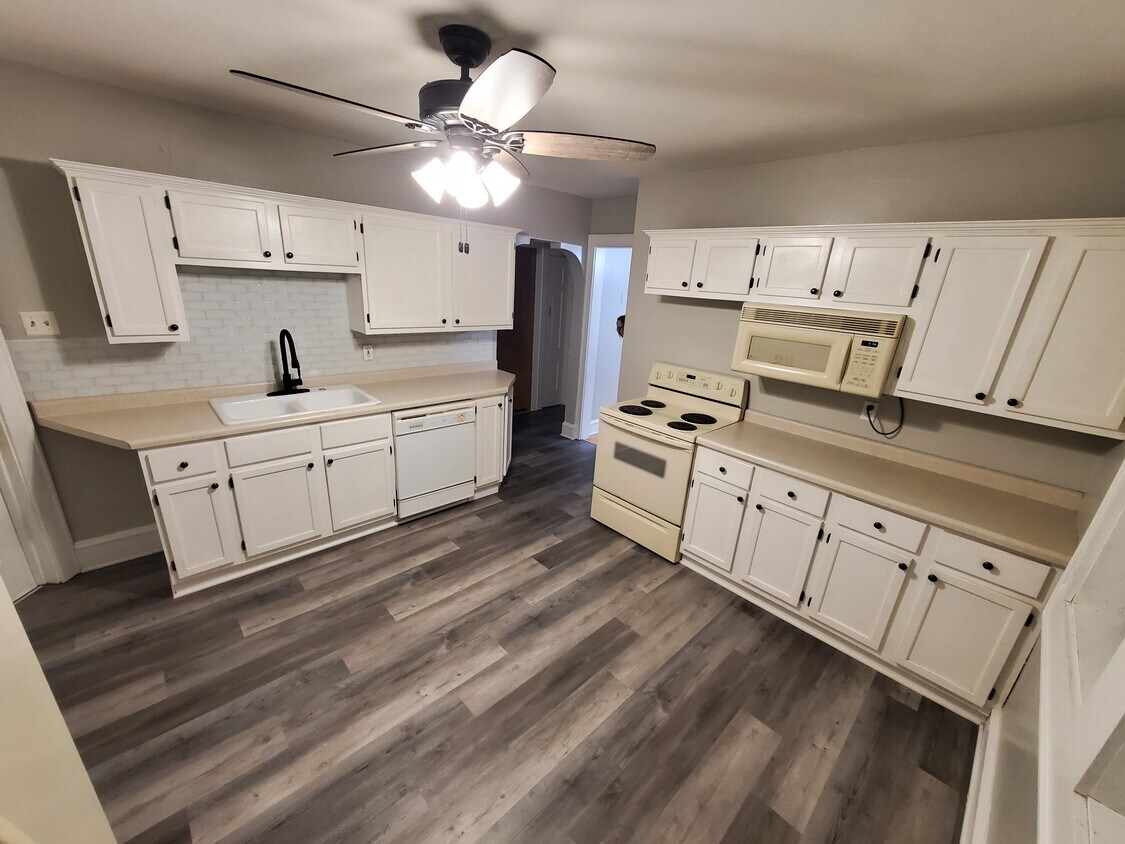 Kitchen1 - 2555 S 68th St