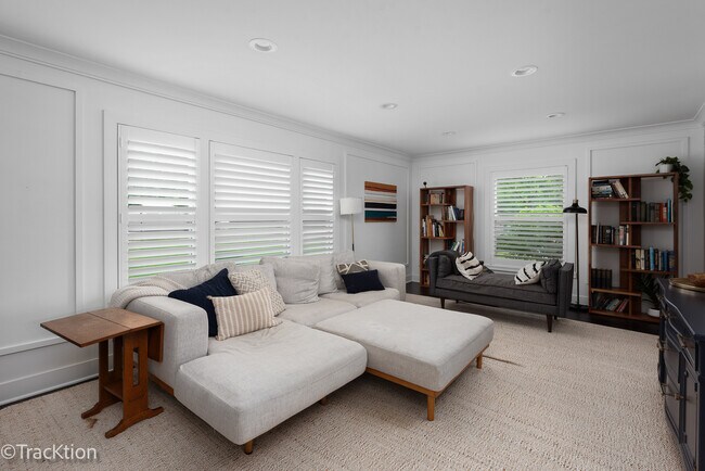 Foto del edificio - 309 White Oak Dr