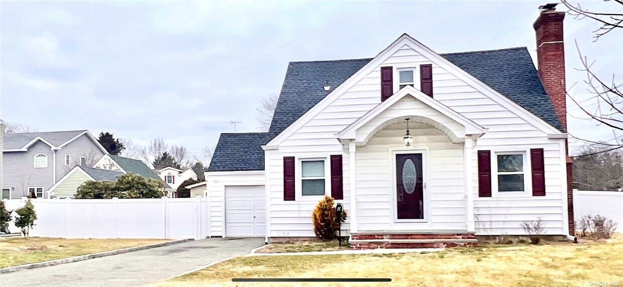 2 Dorcas Ave, Syosset, NY 11791 House Rental in Syosset, NY