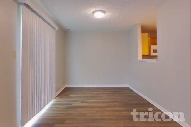 Building Photo - 4468 Connaught Dr E