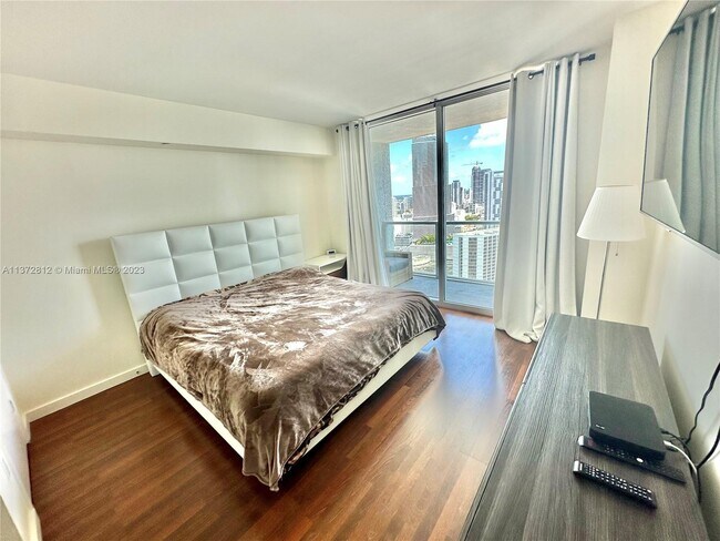 Building Photo - 500 Brickell Ave