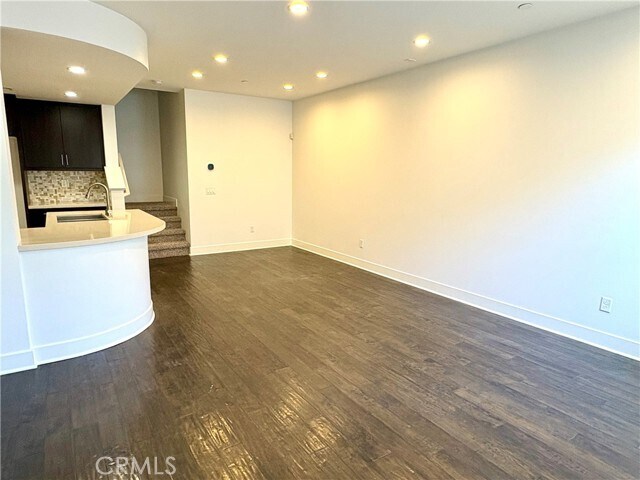 Foto del edificio - 12 Empire Dr