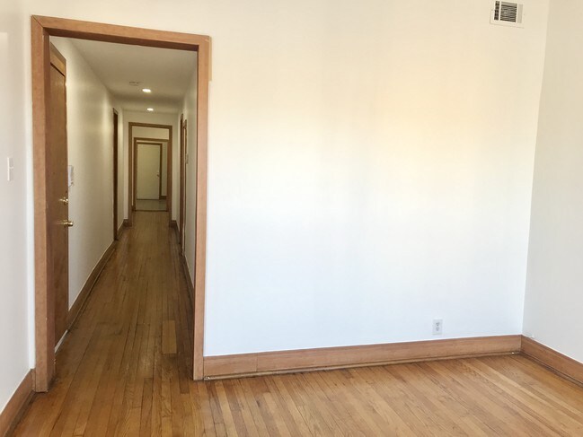 Foto del edificio - 5123 S Indiana Ave