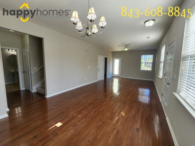 Building Photo - Amazing 3 Bed 2.5 Bath Elevated Townhouse Located in Marsh View on Johns Island!