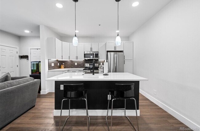 Building Photo - Bright 1 Bed Condo with Fitness Center & Prime Superior Location