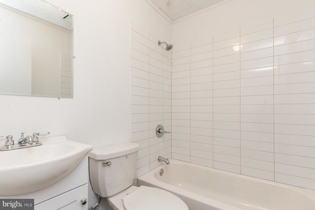 Building Photo - 310 N 32nd St