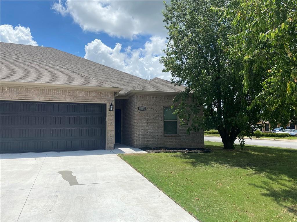Primary Photo - 2314 W Persimmon St