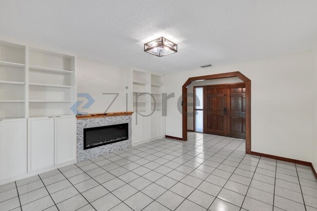 Building Photo - Unit