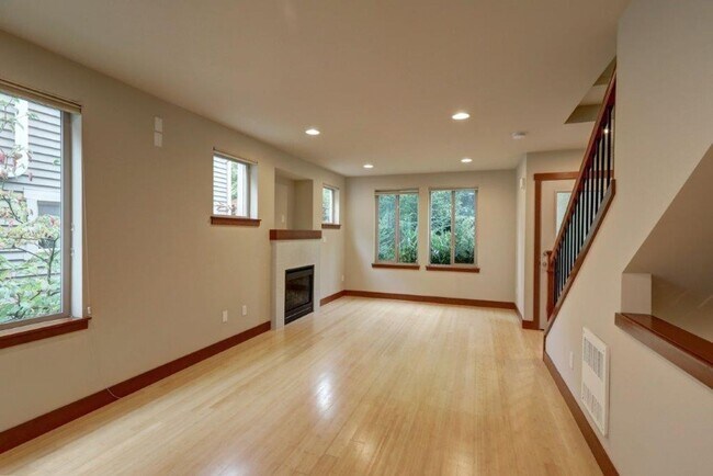 Foto del edificio - Stunning 3bd, 2.5ba Townhome Available in ...