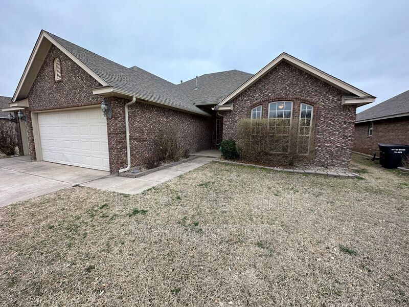 4313 MacKenzie Dr, Moore, OK 73160 House Rental in Moore, OK