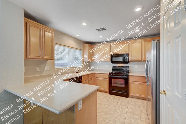 Building Photo - 10567 Foggy Glen Ave