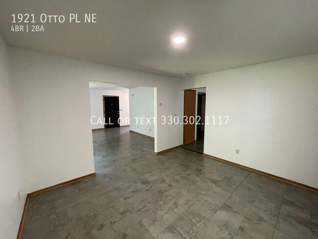 Foto del edificio - Four bedroom two bathroom home for rent